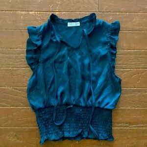 Jr Girls women Blouse Christmas green 
Sz Med Perfect for holiday parties